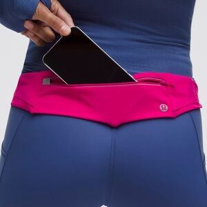 Lululemon Fast and Free Run Belt—included tote bag